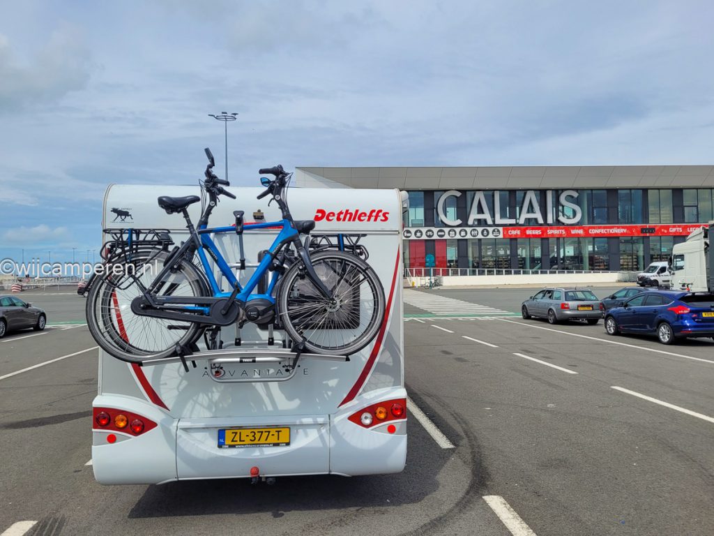 Bij de boot in Calais